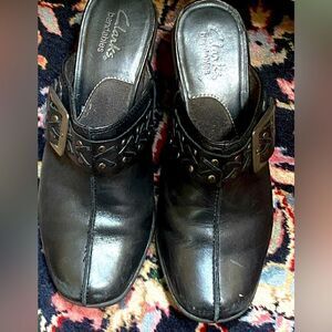 Nice leather clogs by Clark’s in size 61/2 medium